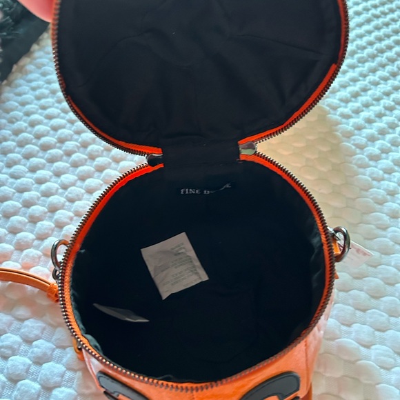 Women’s Fine By Me Halloween Pumpkin Purse Handbag Crossbody New - Picture 6 of 8